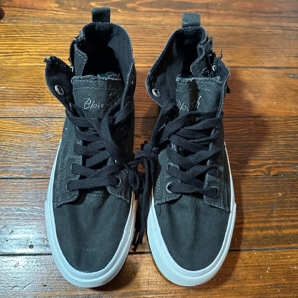 Blowfish brand indie grunge streetwear sneakers. Unworn. Vintage black 8.5